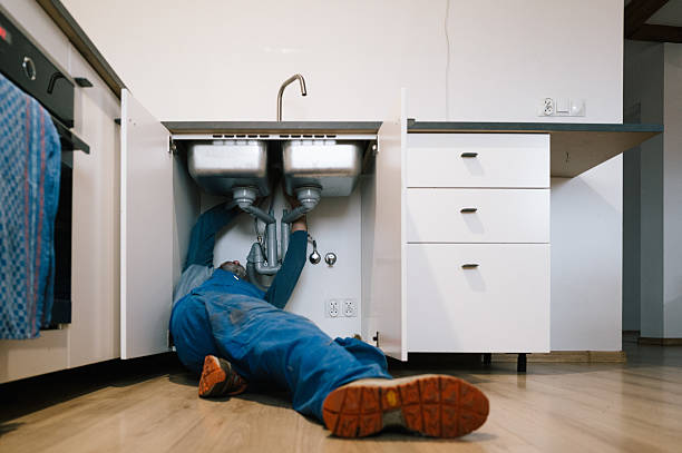 Professional Emergency Plumber technician working in Daleville, VA